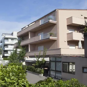 https://guest-house-lana-1.splithotels.org